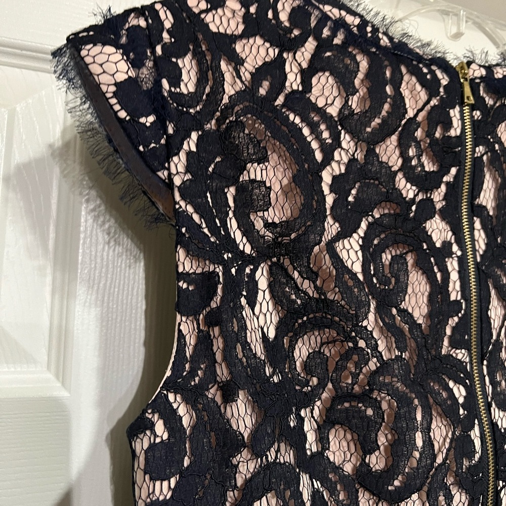 NANETTE LEPORE LIKE NEW NAVY LACE ILLUSION FLOUNCE HEM DRESS SIZE 4 - Picture 3 of 13